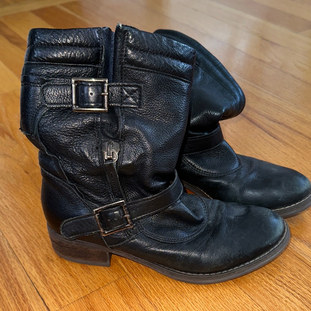 CLARKS- Black Leather Women's Boots